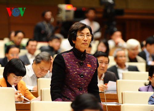 รัฐสภาตั้งกระทู้ถามรัฐมนตรีกระทรวงกิจการภายในและรัฐมนตรีกระทรวงคมนาคมขนส่ง