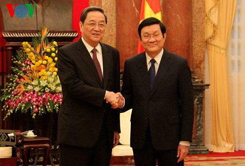 คณะผู้แทนพรรคคอมมิวนิสต์และการประชุมเจรจาทางการเมืองจีนเยือนเวียดนาม