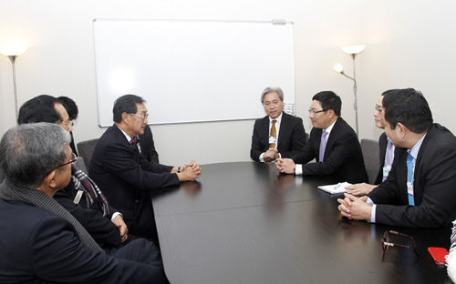 รองนายกรัฐมนตรีเวียดนามมีการพบปะทวิภาคีนอกรอบWEF