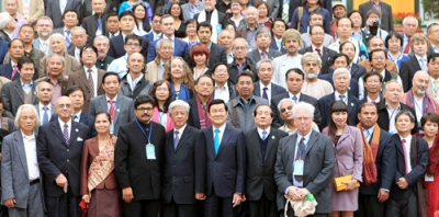 วรรณกรรมและกรอนมีบทบาทสำคัญในการเปลี่ยนแปลงใหม่