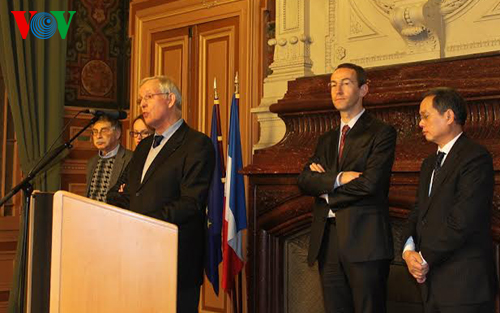 คอนเสิร์ตเพื่อให้ความช่วยเหลือผู้เคราะห์ร้ายจากสารพิษสีส้มเวียดนาม