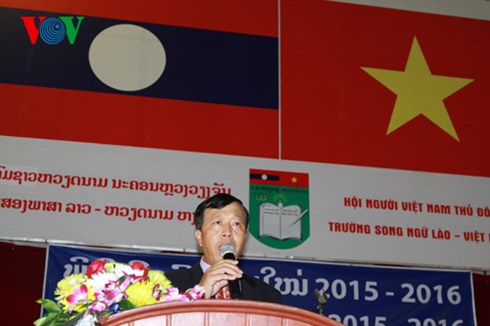 ngoi truong song ngu cua nguoi viet tai lao hinh 1