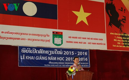 ngoi truong song ngu cua nguoi viet tai lao hinh 0