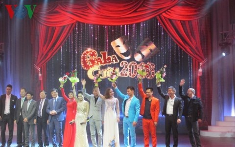 nguoi viet tai sec hao huc voi gala cuoi 2016 hinh 0