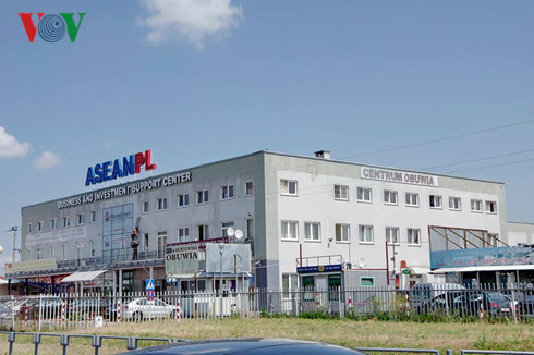 cho nguoi viet tai warszawa- thu do cua ba lan hinh 1