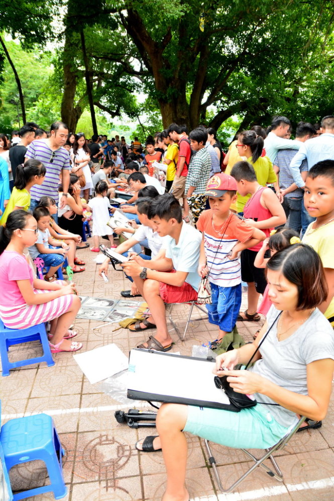 Người Hà Nội rủ nhau về phố đi bộ trong ngày Quốc khánh  