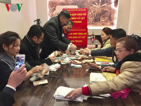 nguoi viet tai duc quyen gop duoc 125 000 euro ung ho ba con vung lu hinh 5