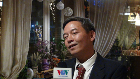 giang sinh vui ve cua ba con viet nam o dom 14 nga hinh 2