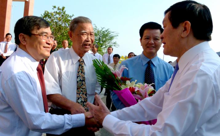 ប្រធានរដ្ឋវៀតណាម អញ្ជើញទៅសាក់សួរសុកទុក្ខ និងជូនពរ​ឆ្នាំថ្មី ដល់បក្សភាគ និង ប្រជាជនខេត្ត Long An