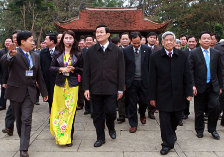 ​ប្រធានរដ្ឋ​Truong Tan Sang អញ្ជើញចូលរួមពិធីរំលឹកខួបអនុស្សាវរីយ៏លើកទី៦៥ទិវាលោកអ៊ំហូ​ទៅទស្សនា​ខេត្ត​Thanh Hoa