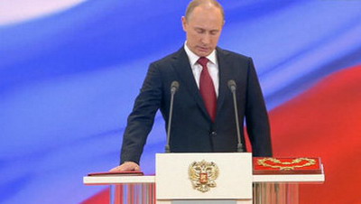 ប្រធានាធិបតីរុស្ស៊ី   Vladmir Putin ធ្វើពិធីសច្ចាប្រណិធានទទួល តំណែងនាថ្ងៃទី៧ឧសភា។