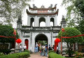 ចំណាប់អារម្មណ៍របស់ភ្ញៀវទេសចរបរទេសពេលមកដល់ទីក្រុងហាណូយ។