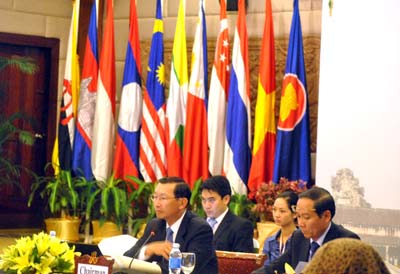 រដ្ឋមន្រ្តីសេដ្ឋកិច្ចអាស៊ាន ជួប្រជុំពិភាគ្សាអំពីការជំរុញសមាហរណកម្មសេដ្ឋកិច្ច។