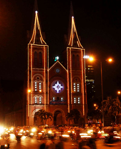 គ្រឹស្តសាសនិកនៅគ្រប់ទិសទីនៅទូទាំងប្រទេសវៀតណាមសកម្មទទួលបុណ្យណូអែល