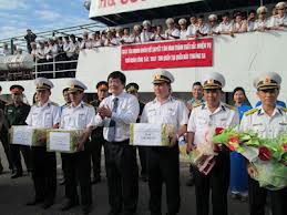 បញ្ជាការដ្ឋាន តំបន់ទី៥ កងទ័ពជើងទឹកវៀតណាម ទៅសាកសួរសុខទុក្ខនិងជូនអំណោយកម្មាភិបាល យុទ្ធជននៅកោះ Hon Khoai