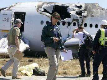 អាមេរិកសើបអង្កេតមូលហេតុផ្ទុះឆេះយន្តហោះនៃក្រុមហ៊ុនអាកាសចរណ៍ Asiana Airlines