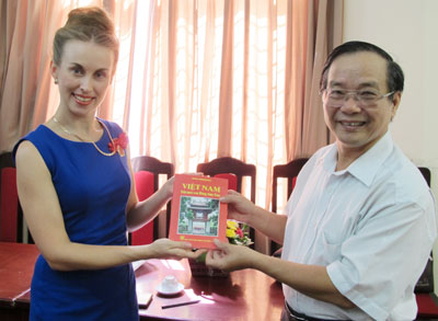 វៀតណាមស្អាតអស្ចារ្យក្រោមក្រសែភ្នែករបស់ជនរស្ស៊ី១រូប