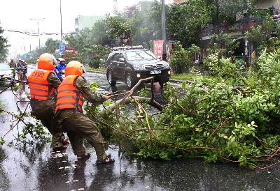 ខ្យល់ព្យុះ Nari ធ្វើឲ្យហោចណាស់មានមនុស្ស៥នាក់ស្លាប់និង២៧នាក់រងរបួស