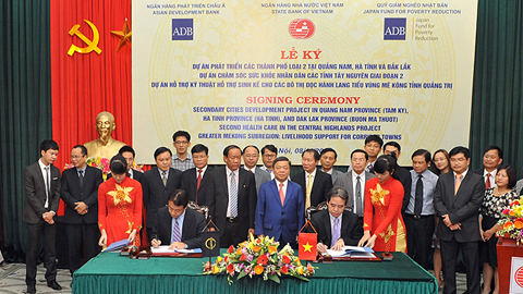 ADBចុះហត្ថលេខាលើកិច្ចព្រមព្រៀងឥតសំណងជាមួយវៀតណាម