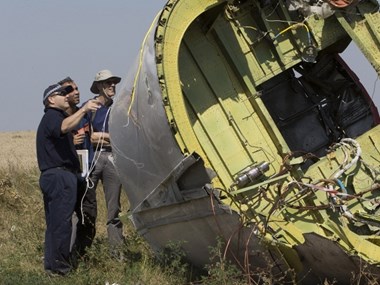 ម៉ាឡេស៊ីចាប់ផ្តើមសកម្មភាពសើបអង្កេតយន្តហោះMH១៧ ដែលត្រូវបាញ់ទម្លាក់ឡើងវិញ។