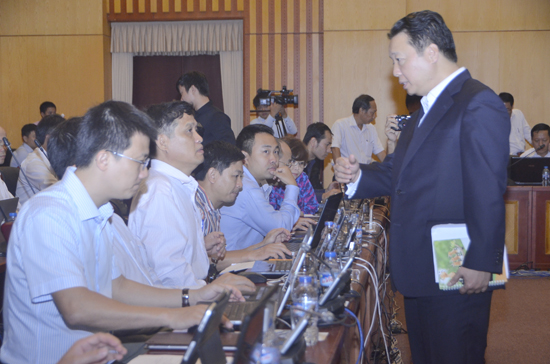 ច្នាក់ដឹកនាំរបស់ក្រសួងធនធាននិងបរិស្ថានផ្លាស់ប្តូរនយោបល់ជាមួយ ប្រជាជននិងអង្គភាពអាជីវកម្ម