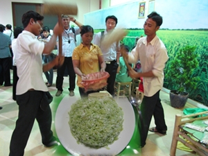 ភូមិ Ba So-Tra Vinh៖ សប្បាយពិធីបុណ្យអកអំបុក។