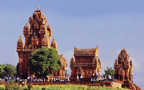 ការងារ អភិរក្សកេរ្ហិ៍ដំណែលប្រវត្តិសាស្រ្តនៃជនជាតិ ChamនៅNinh Thuan។