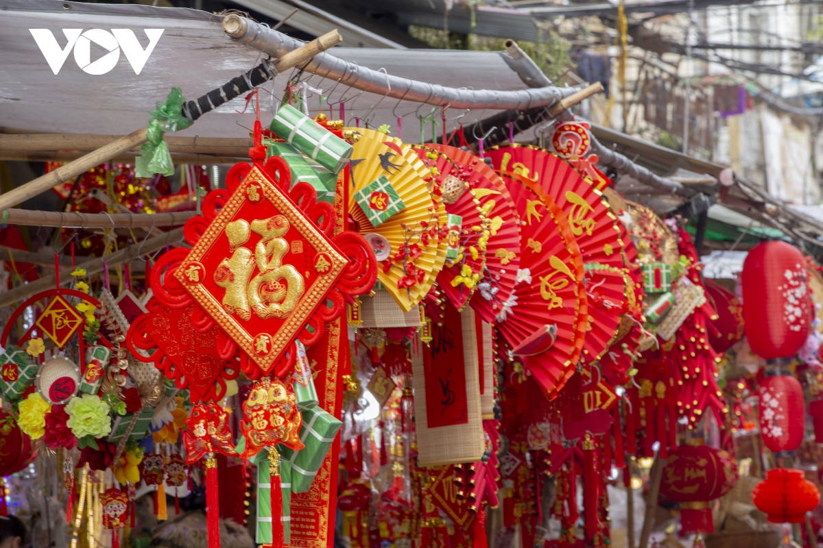 Marché Dô: Un paradis d’articles de décoration pour le Têt à Hai Phong