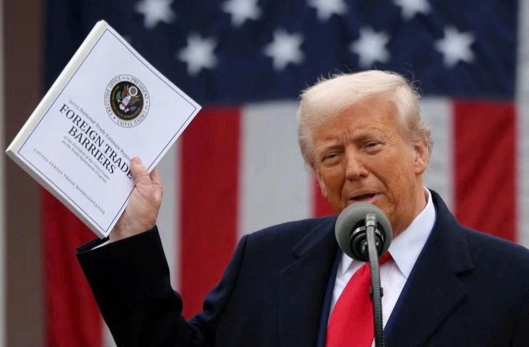 Les États-Unis appliquent officiellement une taxe mondiale de 10% sur les importations
