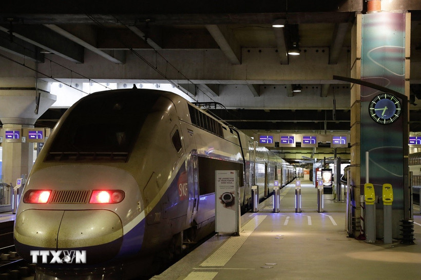 Le Vietnam et la France échangent sur la coopération ferroviaire