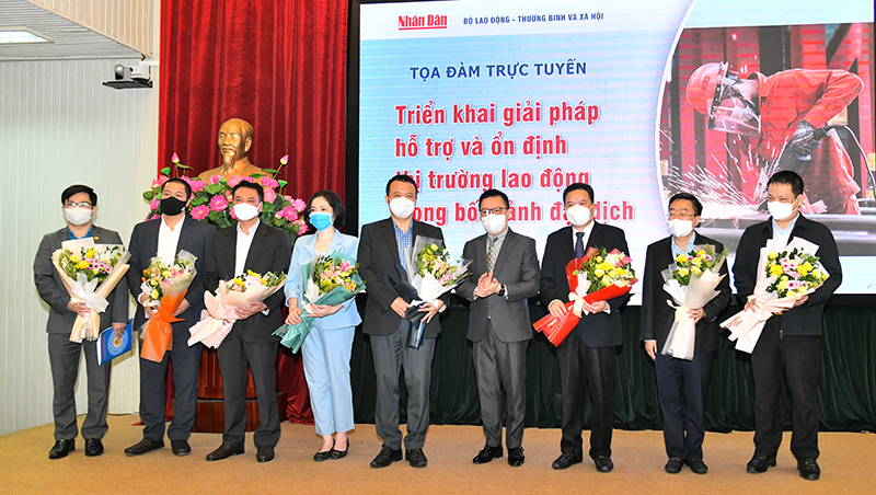 Принятие мер по поддержке и стабилизации рынка труда во время пандемии