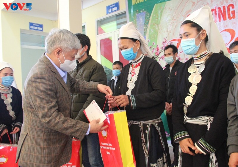 Новогодние подарки жителям, находящимся в сложных жизненных условиях