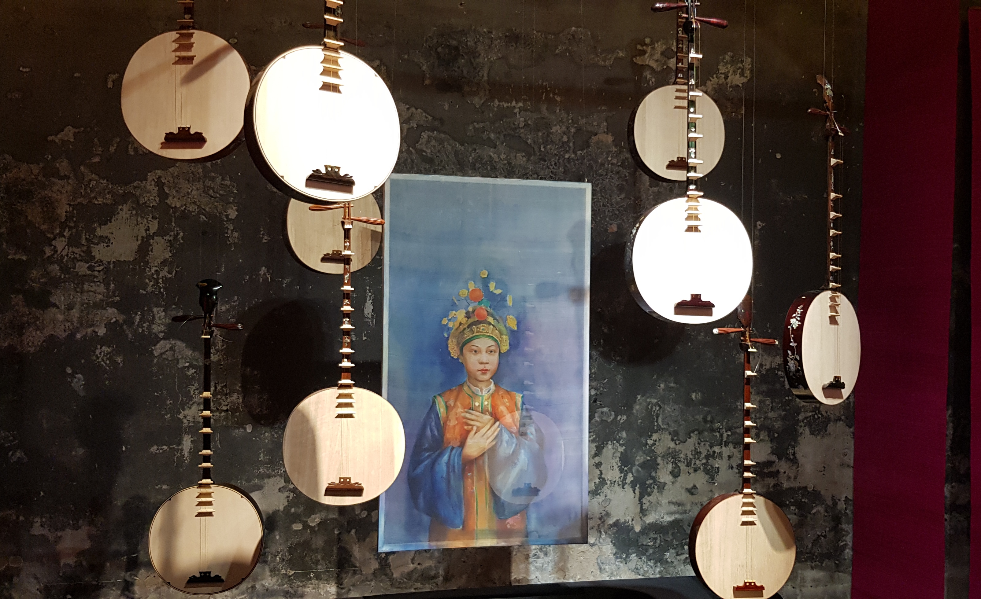 Культурно-художественные мероприятия в старом квартале Ханоя по случаю праздников 30 апреля и 1 мая