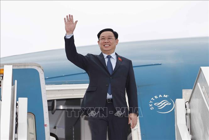 Председатель Нацсобрания Выонг Динь Хюэ совершает официальный визит в Соединенное Королевство Великобритании и Северной Ирландии