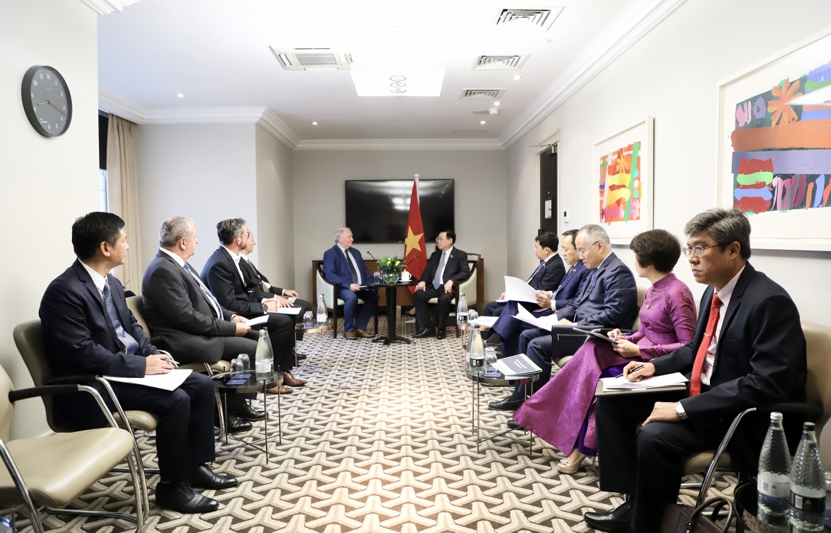 Глава Нацсобрания Вьетнама принял председателя совета директоров корпорации Enterprize Enegy