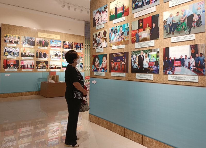 Выставка «эйджент-орандж – совесть и справедливость» привлекает посетителей