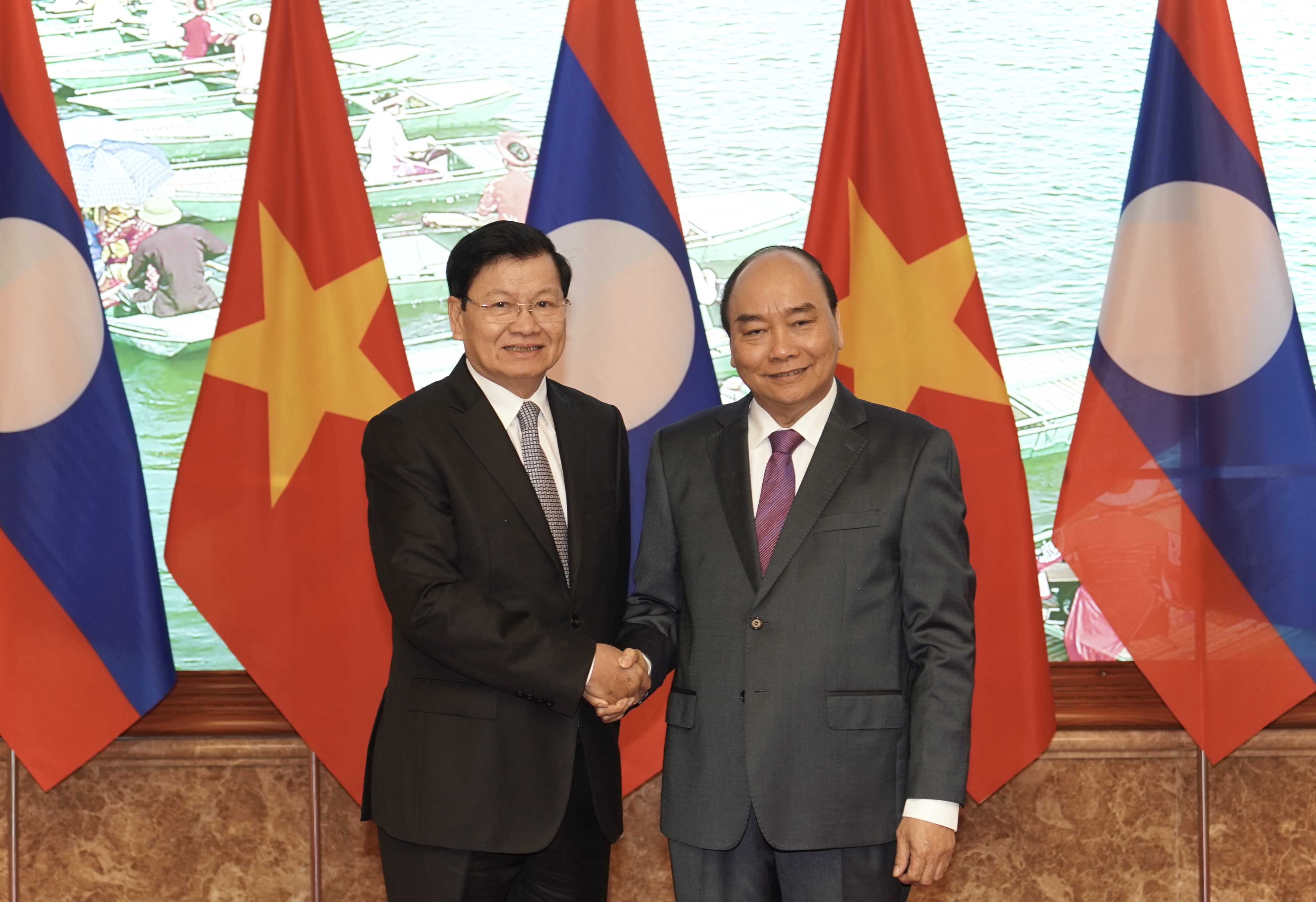 Vietnam y Laos debaten estrategia de cooperación para el próximo decenio