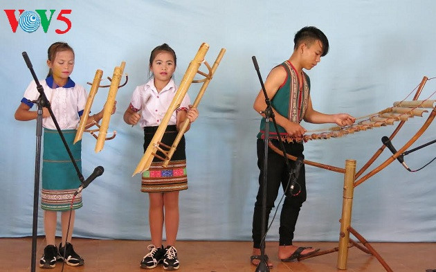 ចម្រៀងប្រជាប្រិយនិងឧបករណ៍ភ្លេងរបស់ជនជាតិ Xo Dang