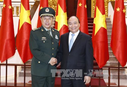 នាយករដ្ឋមន្ត្រី Nguyen Xuan Phuc ជួបសន្ទនាជាមួយអនុប្រធានស្នងការនយោបាយមជ្ឈឹមកងទ័ពចិន