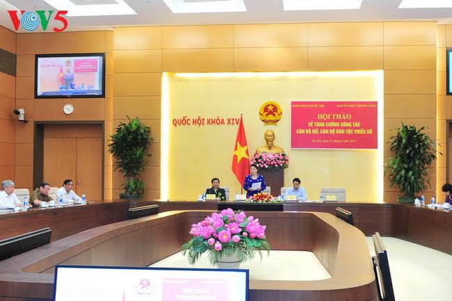 បង្កើនការងារកម្មាភិបាលនារីនិងកម្មាភិបាលជនជាតិភាគតិច