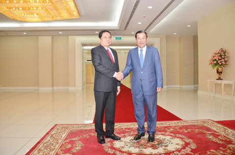 ថ្នាក់ដឹកនាំកម្ពុជាទទួលជួបជាមួយគណៈ កម្មាធិការមជ្ឈឹមរណសិរ្សមាតុភូមិវៀតណាម