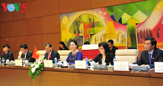 ប្រធានរដ្ឋសភាលោកស្រី Nguyen Thi Kim Ngan ជួបចរចាជាមួយប្រធានក្រុមប្រឹក្សានីតិបញ្ញត្តិជាតិថៃ