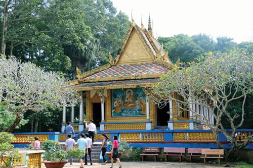 វង់ភ្លេងពិណពាទ្យនៅវត្ត Doi