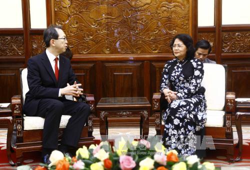 អនុប្រធានរដ្ឋវៀតណាម លោកស្រី Dang Thi Ngoc Thinh ទទួលជួបសន្ទនាជាមួយ អភិបាលខេត្ត Fukushima ជប៉ុន