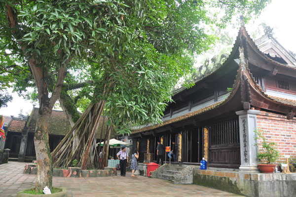 ទស្សនាវិហារ Cua Ong នៅខេត្ត Quang Ninh