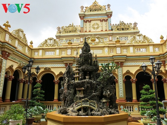 ទស្សនាវត្ត Vinh Trang នៅខេត្ត​ Tien Giang