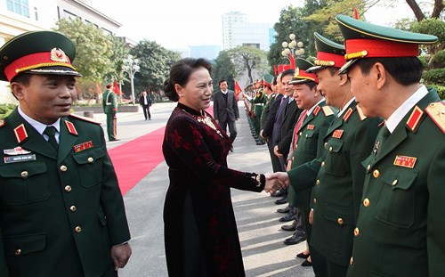 ប្រធានរដ្ឋសភាវៀតណាមអញ្ជើញទៅសួរសុខទុក្ខបញ្ជាការដ្ឋានទីក្រុង