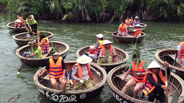 ទស្សនាកាអង្រួនកញ្ច្រែងនៅទីក្រុងបុរាណ Hoi An
