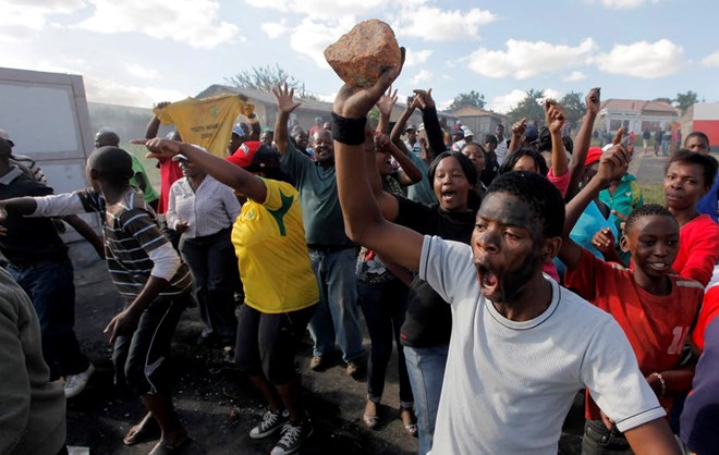 បាតុកម្មក្លាយទៅជាអំពើហឹង្សានៅទីក្រុង Cape Town