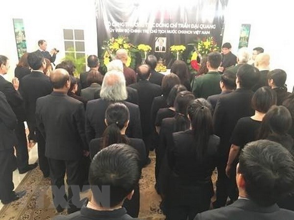 អគ្គស្ថានកុងស៊ុលវៀតណាមប្រចាំនៅសៀងហៃនិងស្ថានទូតវៀតណាមប្រចាំនៅ ប៉ូឡូញបានប្រារព្ធពិធីគោរពវិញ្ញាណក្ខ័ន្ធប្រធានរដ្ឋវៀតណាមលោក Tran Dai Quang